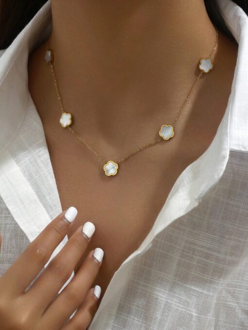 Minimalist Elegant European And American Style Seashell Flower
