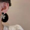 SHEIN A pair of full rhinestone stud earrings