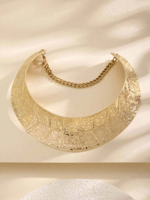SHEIN European And American Exaggerated Golden Leaf Print Necklace
