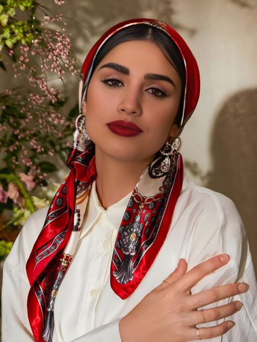 SHEIN Fashionable Chain Pattern Satin Red Square Scarf