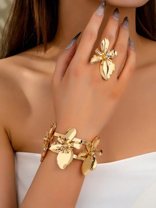SHEIN 2 Pcs Flower Floral Cuff Bangle Bracelet Ring Set